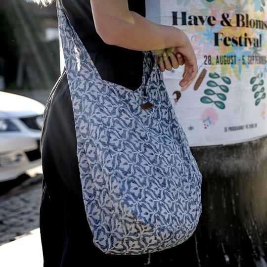 Skønne og helt unikke skulder net som nemt pakkes ned og tages med på indkøb. Fås hos Quote Copenhagen