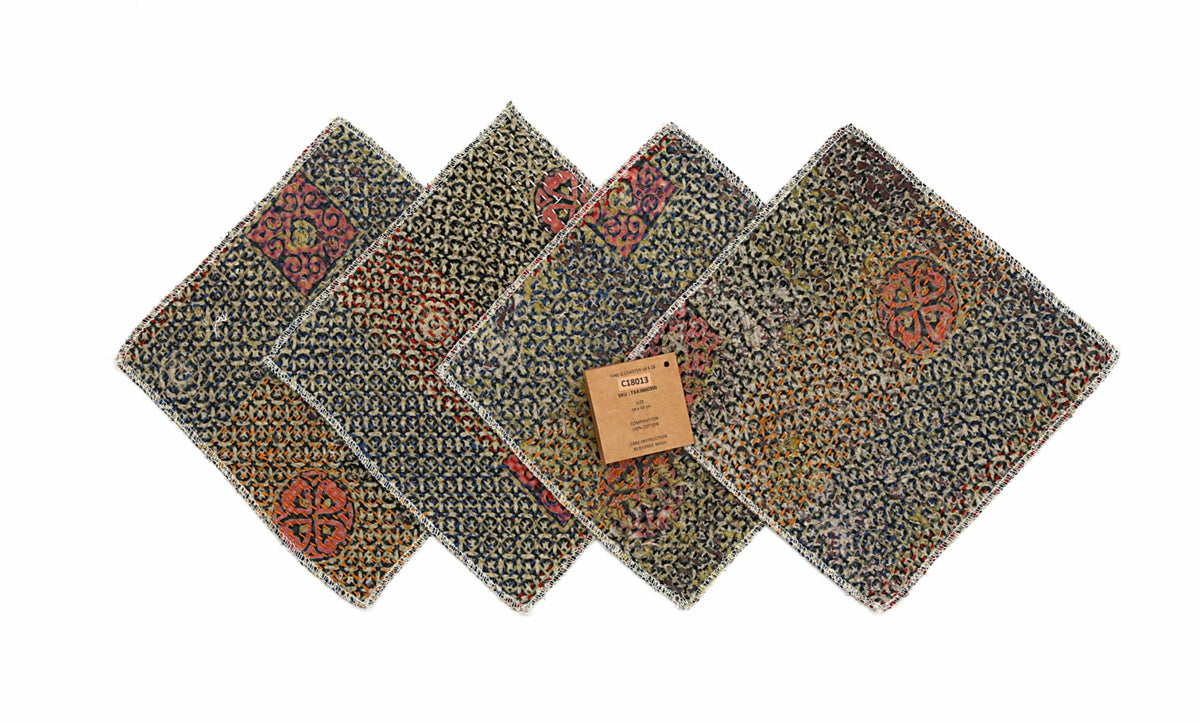 Set of 4 coasters in 18x18 cm with blue woven pattern and colorful orange/red abstract ornaments, edged with white fringe