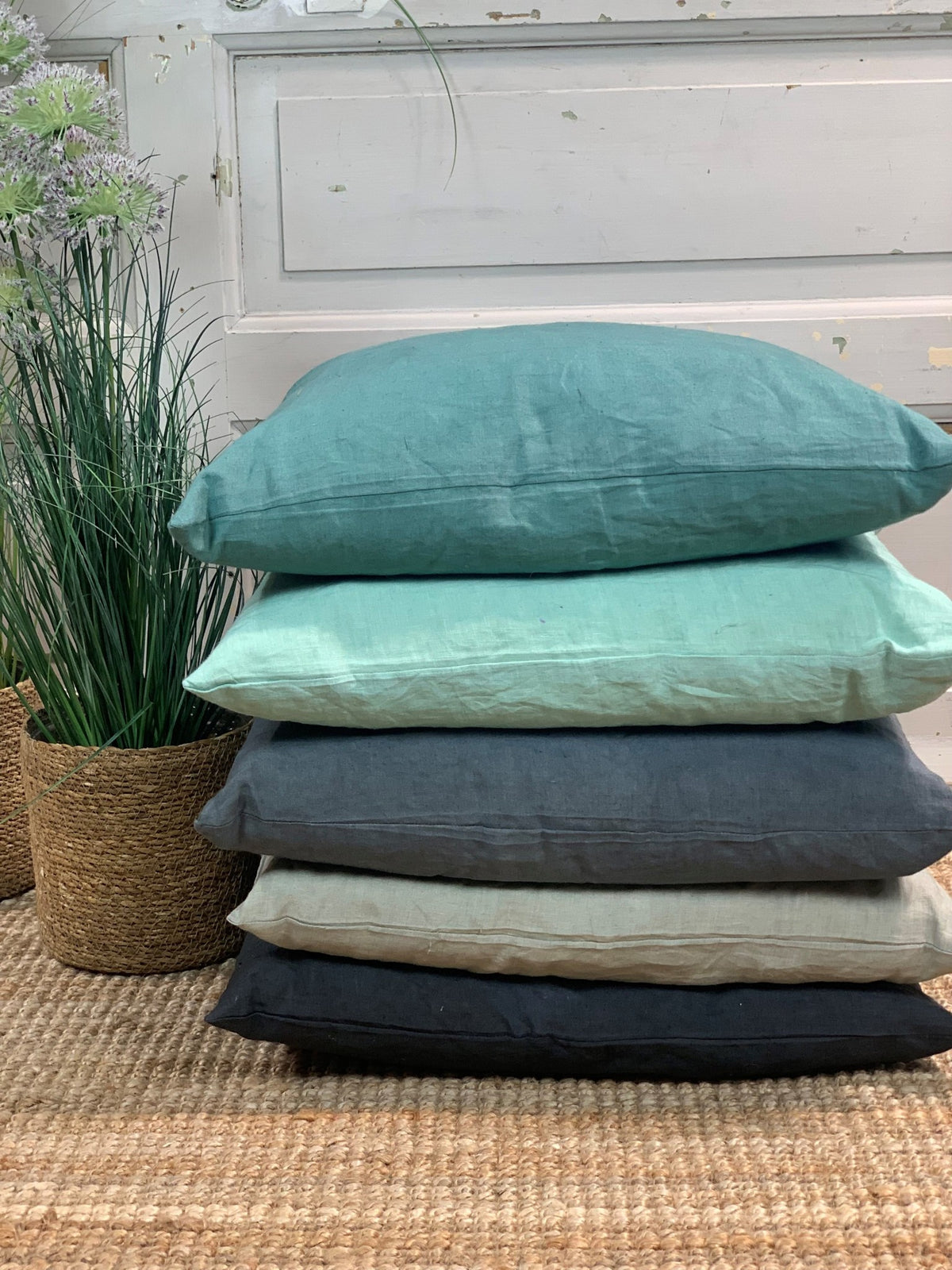 Linen pillows where the colors match and which are placed on top of each other