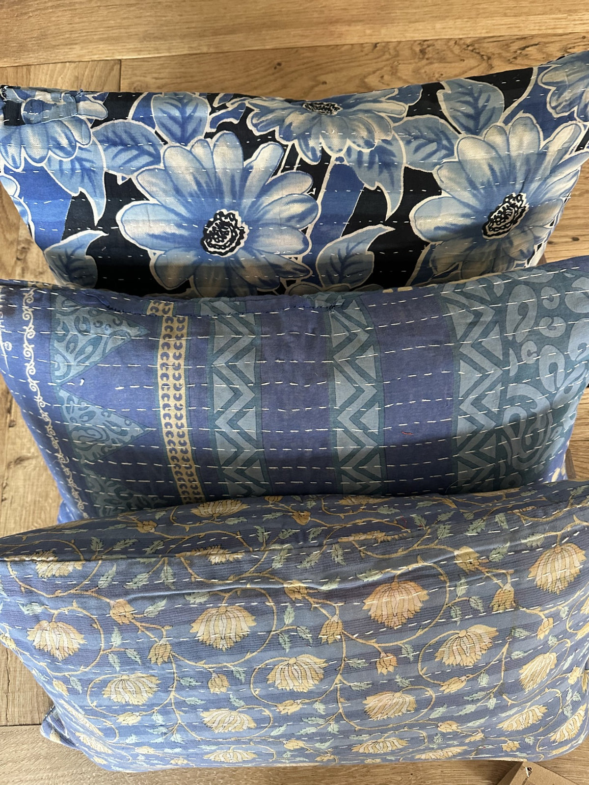 Kantha Trio 01 – 3 Sari pudebetræk 30×50 – Quote Copenhagen