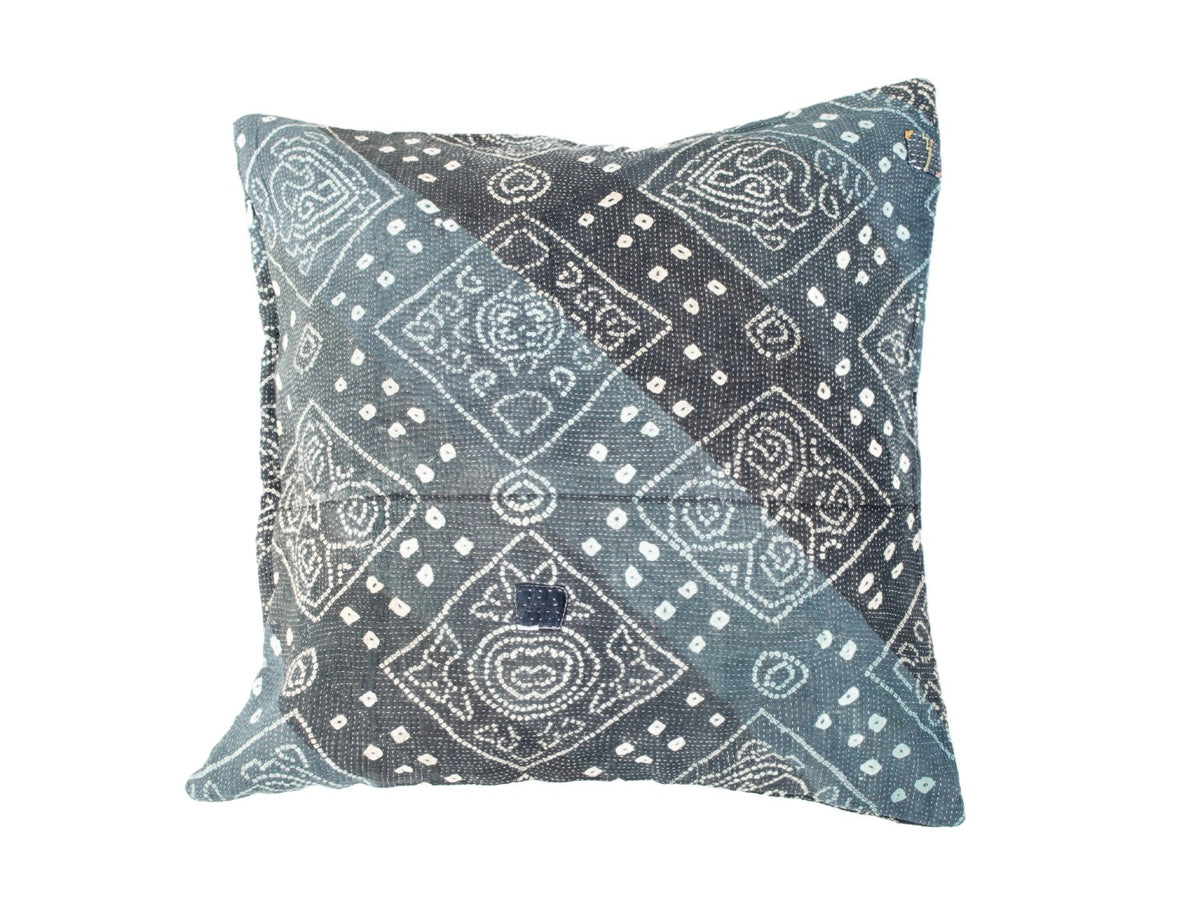 Dark blue 50x50 sari pillowcase with white ornaments, paisley and bohemian/bohemian ethnic patterns - unique sari pillow in Indian vintage style