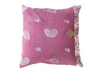 Sari pillowcase 50x50 in burgundy pink with white bohemian/Indian pattern and decorative ornaments, Indian vintage sari pillow with ethnic details and fringe edges