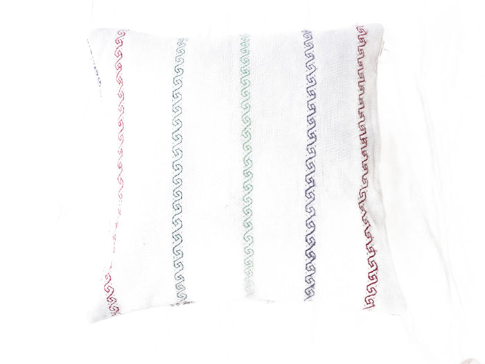 Sari pillowcase 50x50 in white with colorful zigzag/ribbon patterns in red, blue and green - Indian boho and vintage sari pillow, unique decorative ethnic pillows