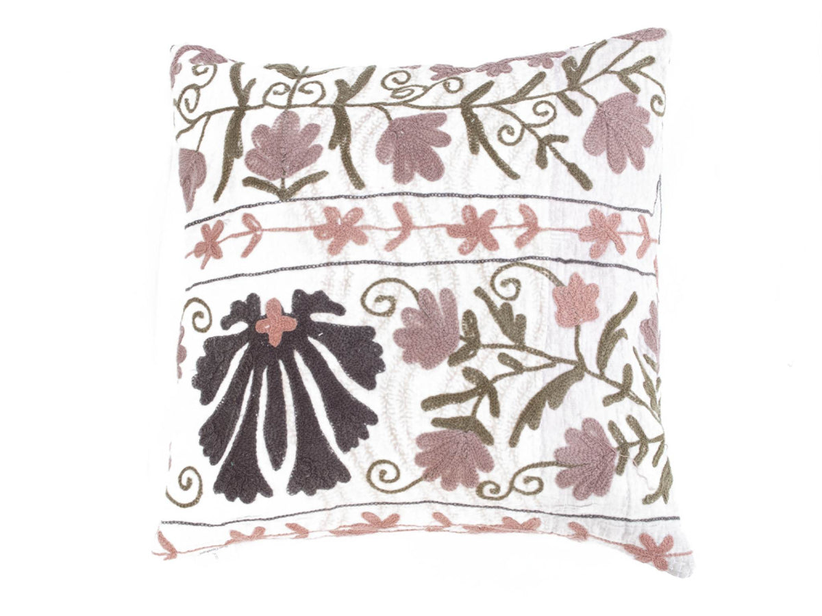 Unique suzani pillowcase 50x50 cm in white with boho oriental floral motifs in dusty purple and dusty pink as well as olive green tendrils and dark flowers